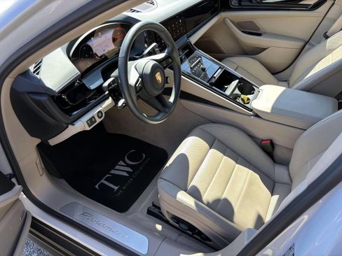 Used 2025 Porsche Panamera Base image 19