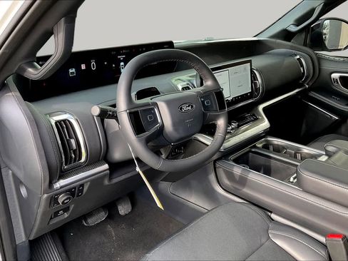 New 2026 Ford Expedition Platinum w/ Stealth Appearance Package AWD/4WD image 5