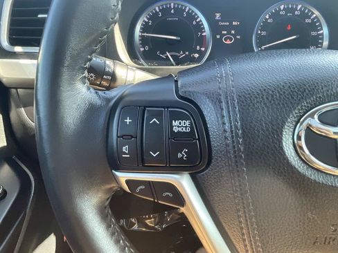 Used 2017 Toyota Highlander Limited FWD image 32