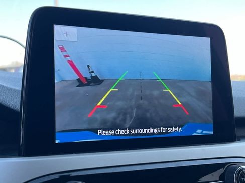 Used 2021 Ford Escape SE image 19