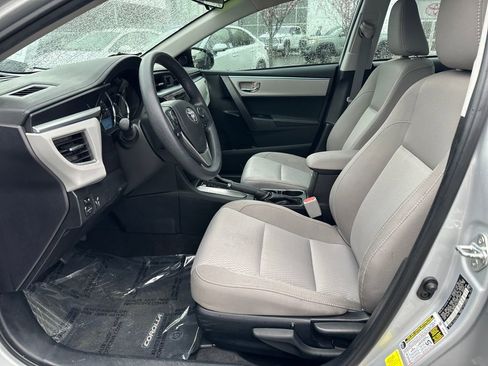 Used 2015 Toyota Corolla LE image 12