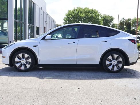 Used 2023 Tesla Model Y Long Range AWD/4WD image 18
