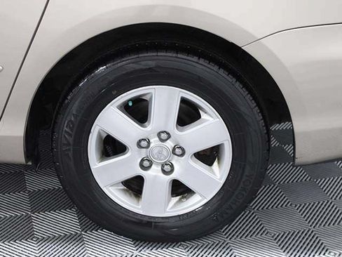 Used 2004 Toyota Sienna XLE w/ XLE Pkg 16 FWD image 16