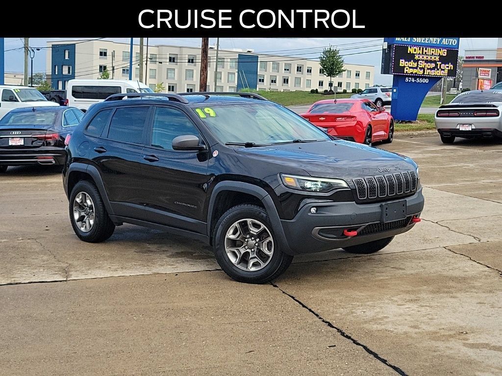 Used 2019 Jeep Cherokee Trailhawk w/ Comfort/Convenience Group AWD/4WD image 33