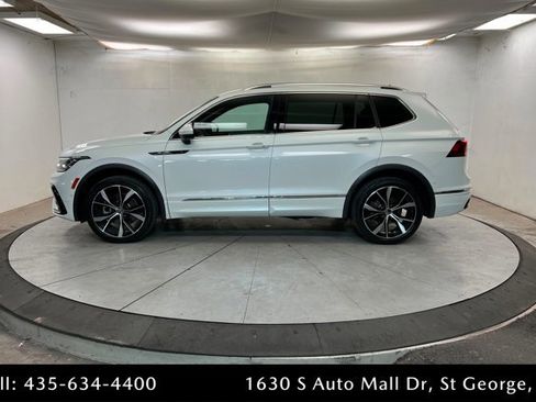 Used 2022 Volkswagen Tiguan SEL R-Line image 2