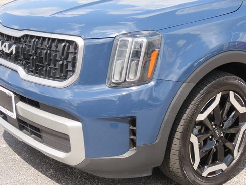 Used 2023 Kia Telluride EX FWD image 3
