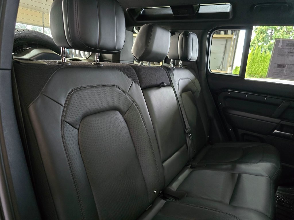 Used 2025 Land Rover Defender 110 V8 AWD/4WD image 27