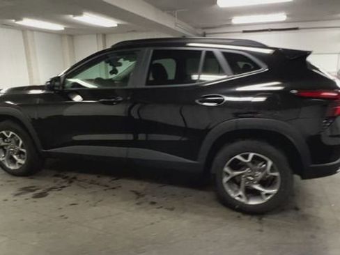 Certified 2025 Chevrolet Trax LT w/ LT Convenience Package image 6