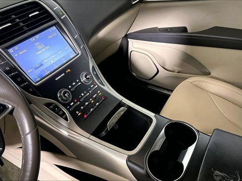 Used 2020 Lincoln Nautilus FWD image 13