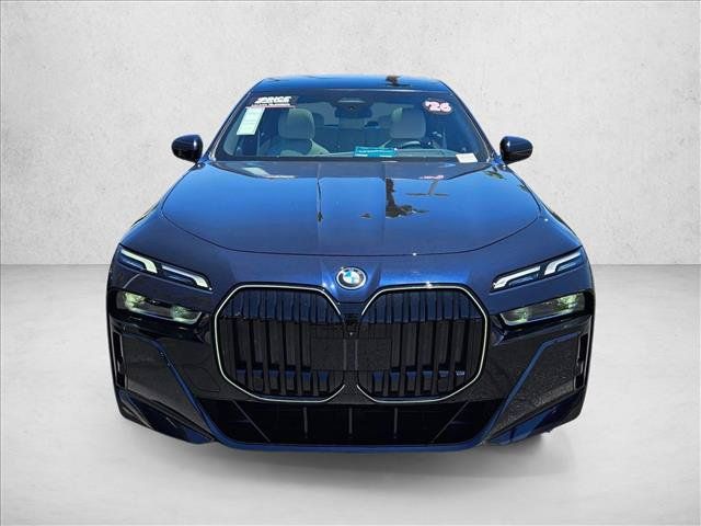 Used 2026 BMW 750e xDrive AWD/4WD image 2