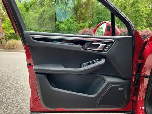 New 2026 Porsche Macan image 15