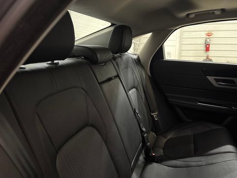 Used 2016 Jaguar XF Prestige AWD/4WD image 34