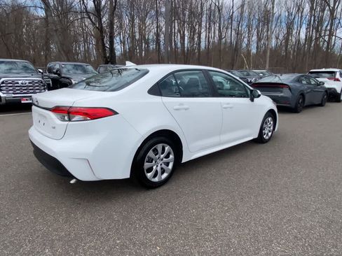 Used 2025 Toyota Corolla LE image 8