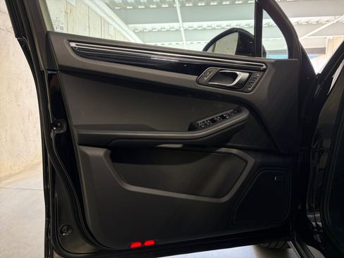 Certified 2026 Porsche Macan AWD/4WD image 18