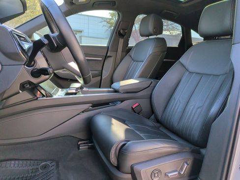 Used 2023 Audi e-tron Prestige w/ Prestige Package image 17