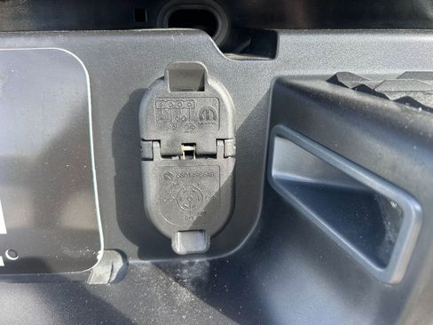 Used 2024 RAM 2500 Laramie w/ Night Edition image 40