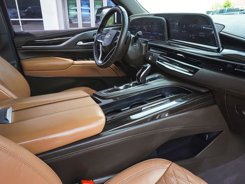 Used 2024 Cadillac Escalade ESV Premium Luxury w/ Performance Package AWD/4WD image 47