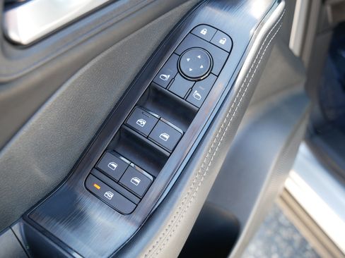 Used 2025 Nissan Rogue SV AWD/4WD image 19
