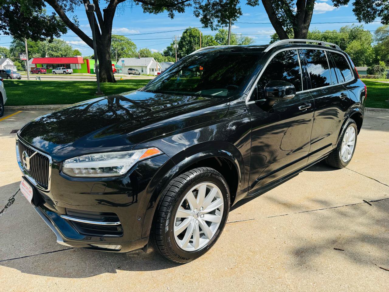 Used 2016 Volvo XC90 T6 Momentum w/ Momentum Plus Package AWD/4WD image 7