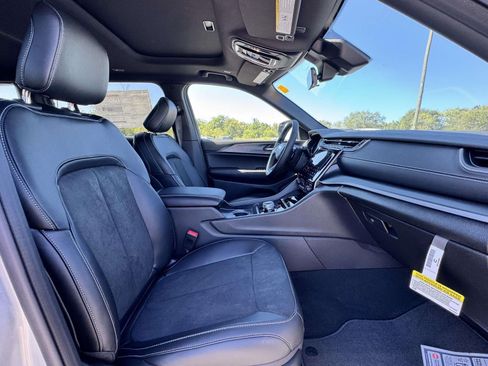 New 2025 Jeep Grand Cherokee L Altitude AWD/4WD image 14