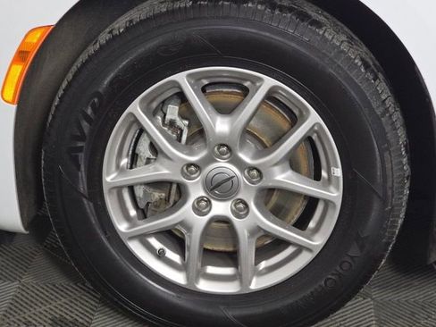 Used 2024 Chrysler Pacifica Touring-L image 10