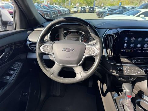 Used 2023 Chevrolet Traverse RS AWD/4WD image 17