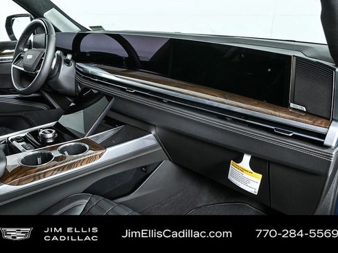 Certified 2025 Cadillac Escalade ESV Sport Platinum w/ LPO, ONYX Package image 25