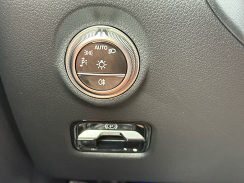 Used 2025 Mercedes-Benz C 300 4MATIC Sedan image 25