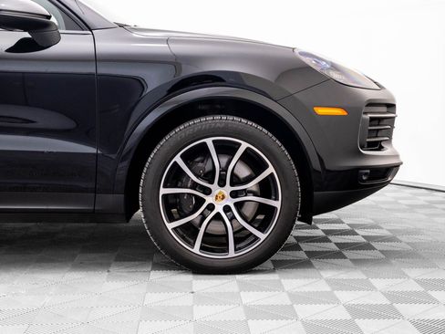 Certified 2023 Porsche Cayenne Platinum Edition image 33