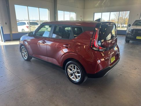 Used 2024 Kia Soul LX w/ Option Group 015 FWD image 3