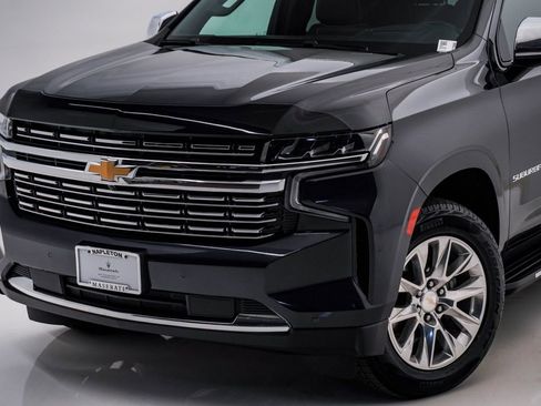 Used 2022 Chevrolet Suburban Premier w/ Premium Package AWD/4WD image 4
