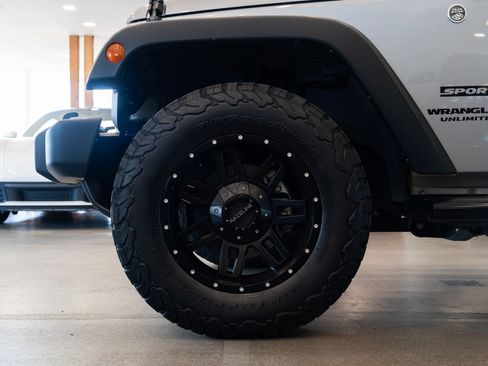 Used 2017 Jeep Wrangler Unlimited Sport w/ Quick Order Package 24S AWD/4WD image 7