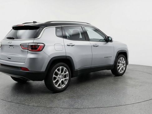 Used 2025 Jeep Compass Limited image 9