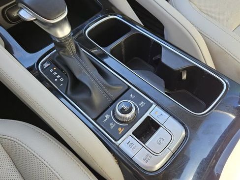 Used 2023 Kia Telluride EX w/ EX Captain's Chair Package image 21