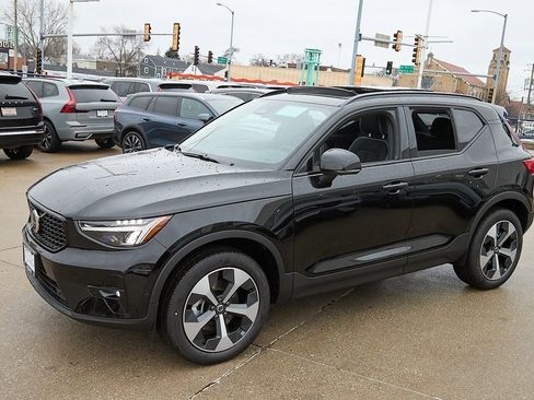 New 2026 Volvo XC40 B4 Plus w/ Climate Package image 6