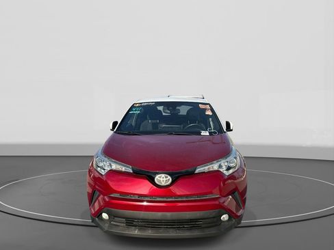Used 2018 Toyota C-HR XLE FWD image 3