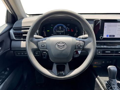Used 2025 Toyota Camry LE FWD image 13