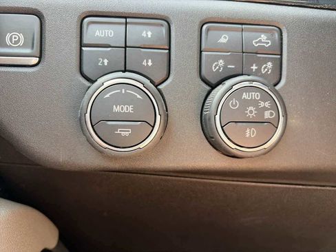 Used 2025 Chevrolet Silverado 2500 ZR2 AWD/4WD image 23