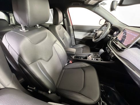 Used 2023 Jeep Compass Latitude image 25