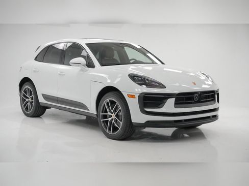 Used 2025 Porsche Macan image 8