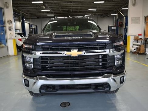 Used 2024 Chevrolet Silverado 2500 LT AWD/4WD image 2