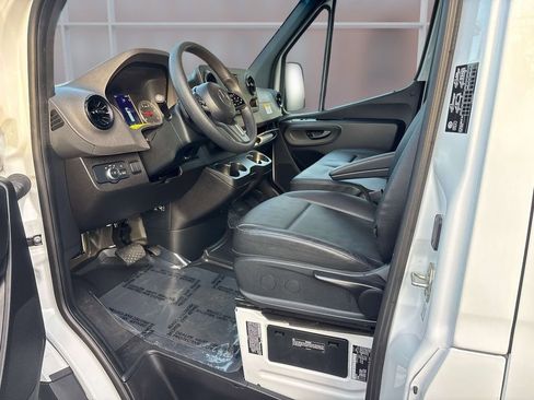 Used 2022 Mercedes-Benz Sprinter 4500 image 15
