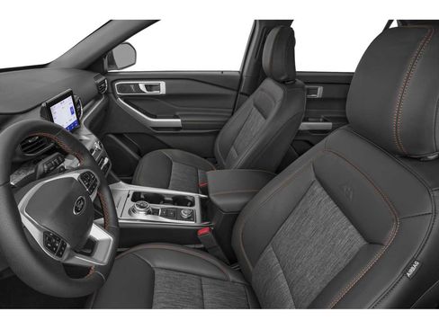 Used 2023 Ford Explorer Platinum w/ Technology Package AWD/4WD image 6