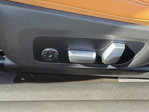 Used 2023 BMW 430i Coupe w/ M Sport Package RWD image 18