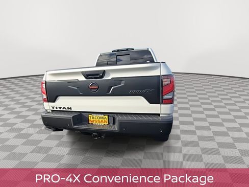 Used 2021 Nissan Titan PRO-4X w/ Pro-4x Convenience Package image 8