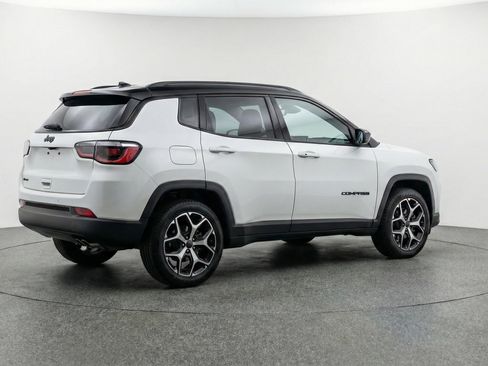 Used 2025 Jeep Compass Limited AWD/4WD image 9