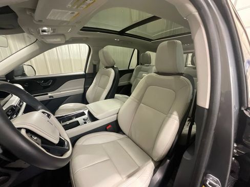 Used 2025 Lincoln Aviator 2WD w/ Jet Appearance Package image 18