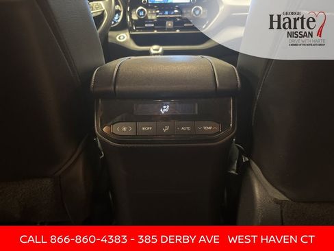 Used 2021 Toyota Highlander XLE image 22