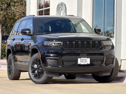 New 2025 Jeep Grand Cherokee L Altitude image 2
