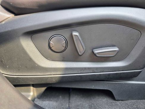 Used 2022 Ford Explorer XLT w/ Equipment Group 202A image 25